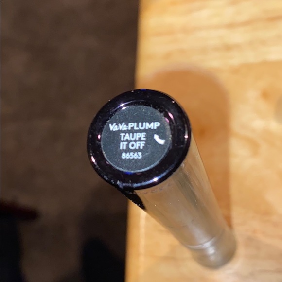 VA-VA-PLUMP™ SHINY LIQUID LIPSTICK Taupe It Off - Picture 1 of 4